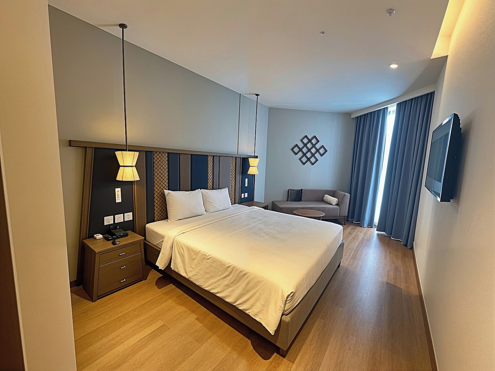 Superior Studio | In-room safe, desk, blackout drapes, soundproofing