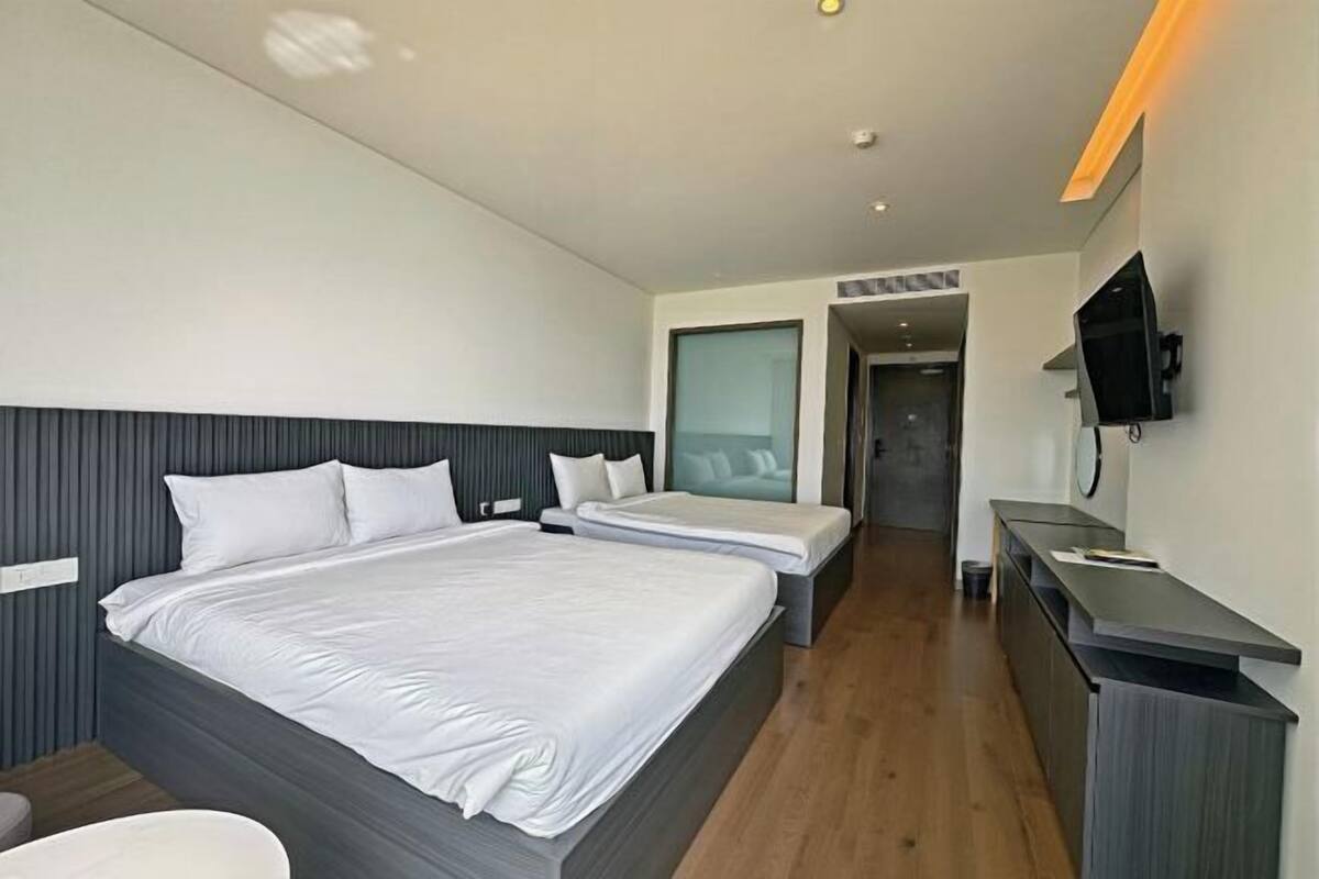 In-room safe, desk, blackout drapes, soundproofing