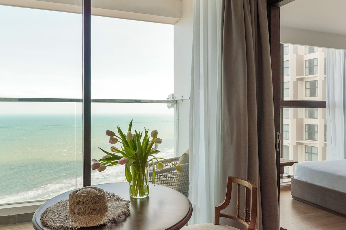 Apartment, 2 Schlafzimmer, Balkon, Meerblick | Zimmersafe, Schreibtisch, Verdunkelungsvorhänge, schallisolierte Zimmer