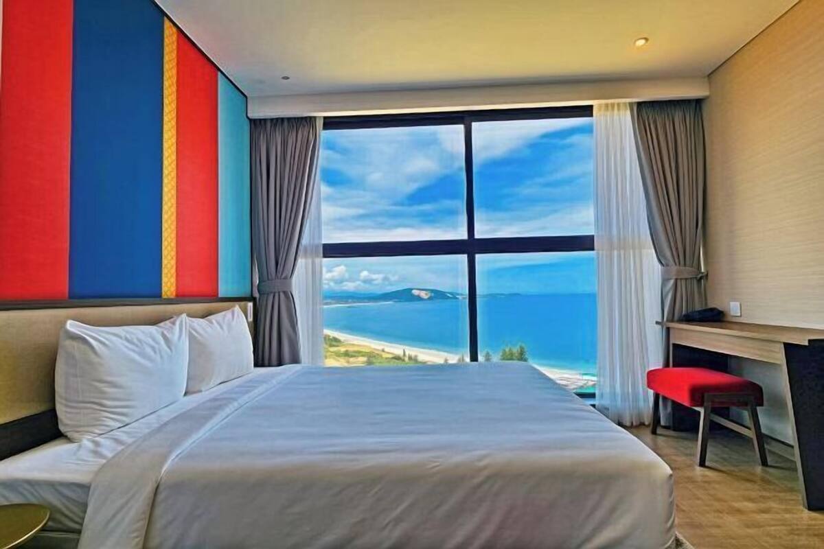 In-room safe, desk, blackout drapes, soundproofing