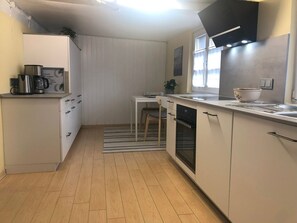 Refrigerador, microondas, horno, placa de cocina