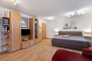 2 slaapkamers, een strijkplank/strijkijzer, gratis wifi, beddengoed