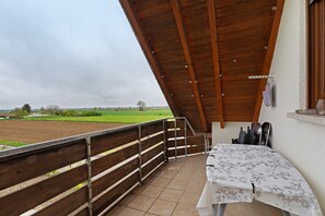 Property grounds - Apartment 'Sigrid' with Shared Garden, Balcony and Wi-Fi (Forchheim)