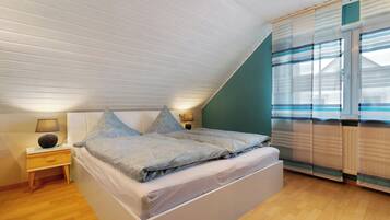 2 bedrooms, iron/ironing board, free WiFi, bed sheets
