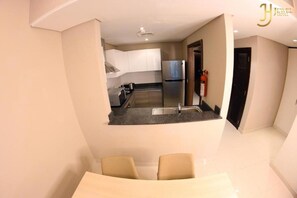 雪櫃、微波爐、爐具、電熱水壺