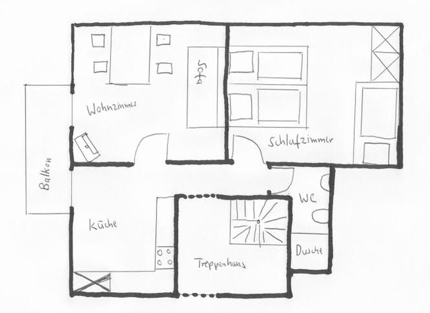 Un plan d’étage d’hôtel comprenant un balcon, une cuisine, un salon, une chambre, une salle de bain et un petit coin repas.