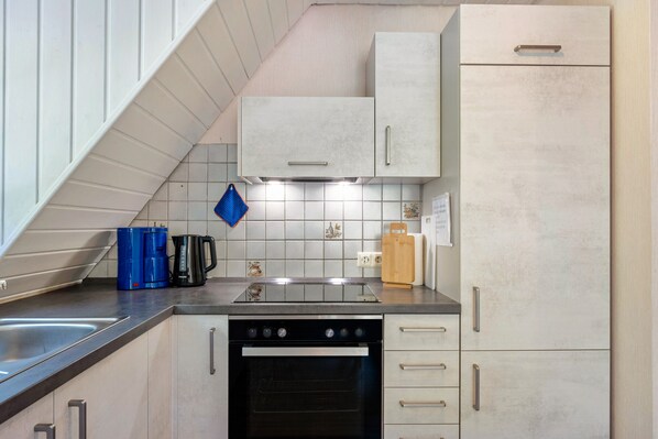 Kühlschrank, Ofen, Herdplatte, Geschirrspüler