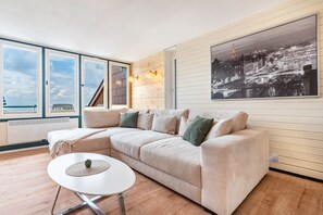 Fernseher, Tischtennisplatte