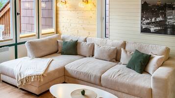 Fernseher, Tischtennisplatte