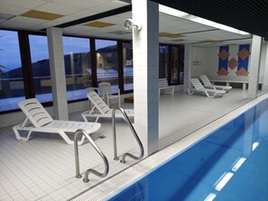 Alberca techada y alberca climatizada