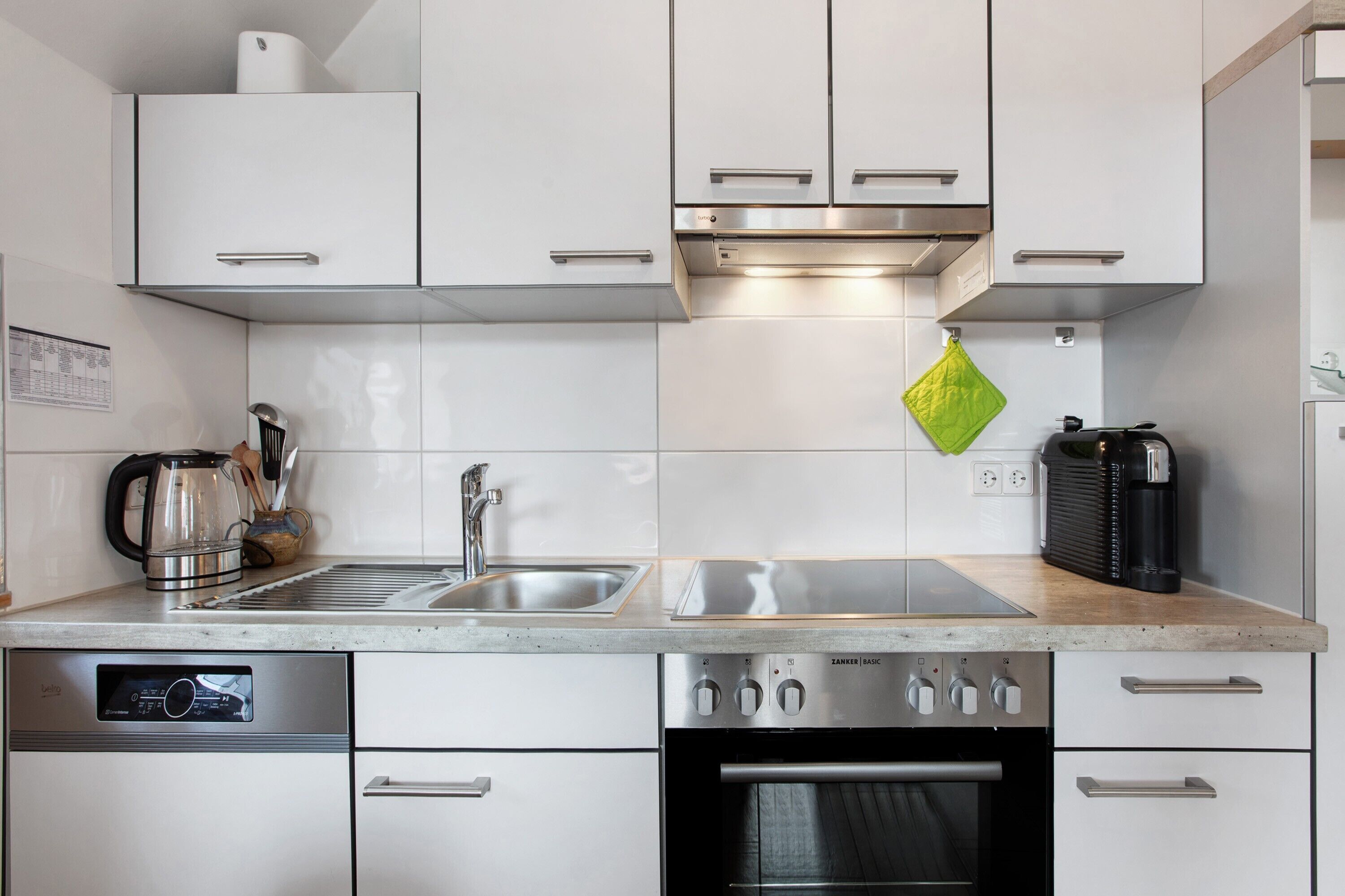 Fridge, oven, stovetop, dishwasher