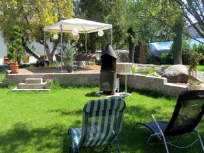 A backyard with a barbecue grill, outdoor furniture, and a covered seating area. - Apartment 'D3, 40qm' with Private Garden and Wi-Fi (Konstanz)
