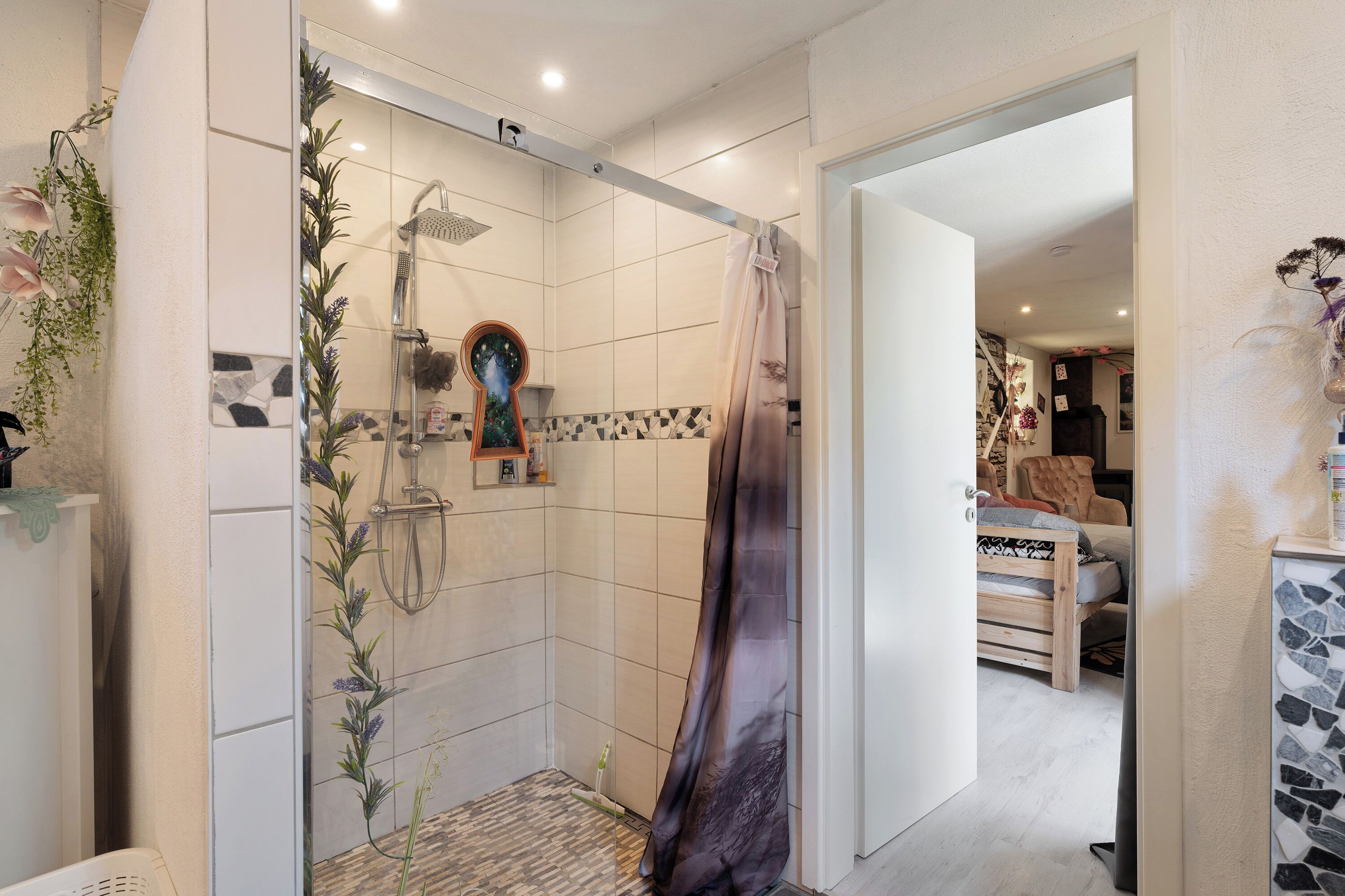 Dusj, hårføner og håndklær