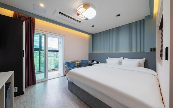 Classic Double Room, Mountain View | Premium bedding, memory foam beds, free WiFi, bed sheets - peach motel (Wonju)