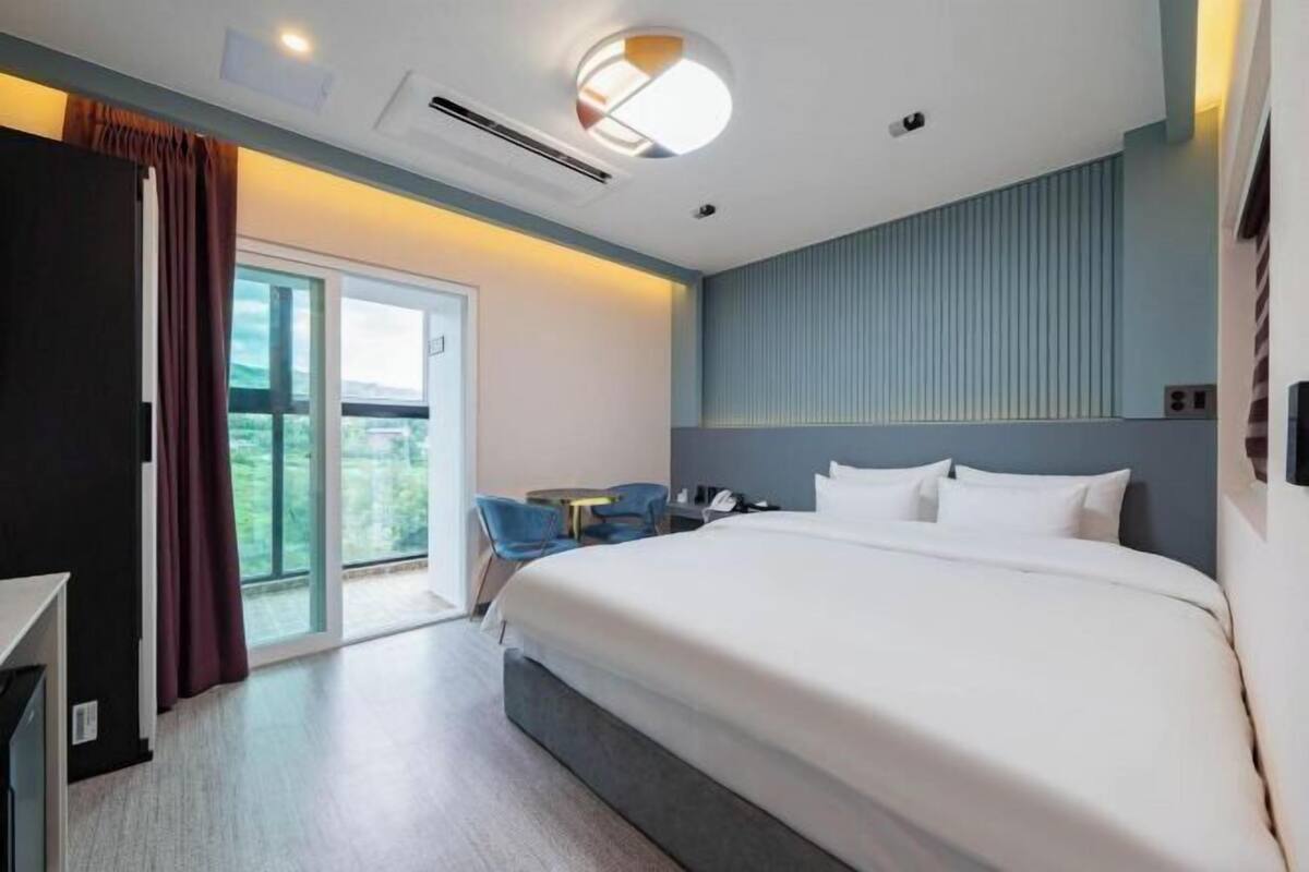 Premium bedding, memory foam beds, WiFi (free), bed sheets