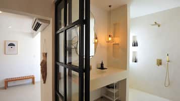 Suite Deluxe | Escritorio y espacio para trabajar con un portátil