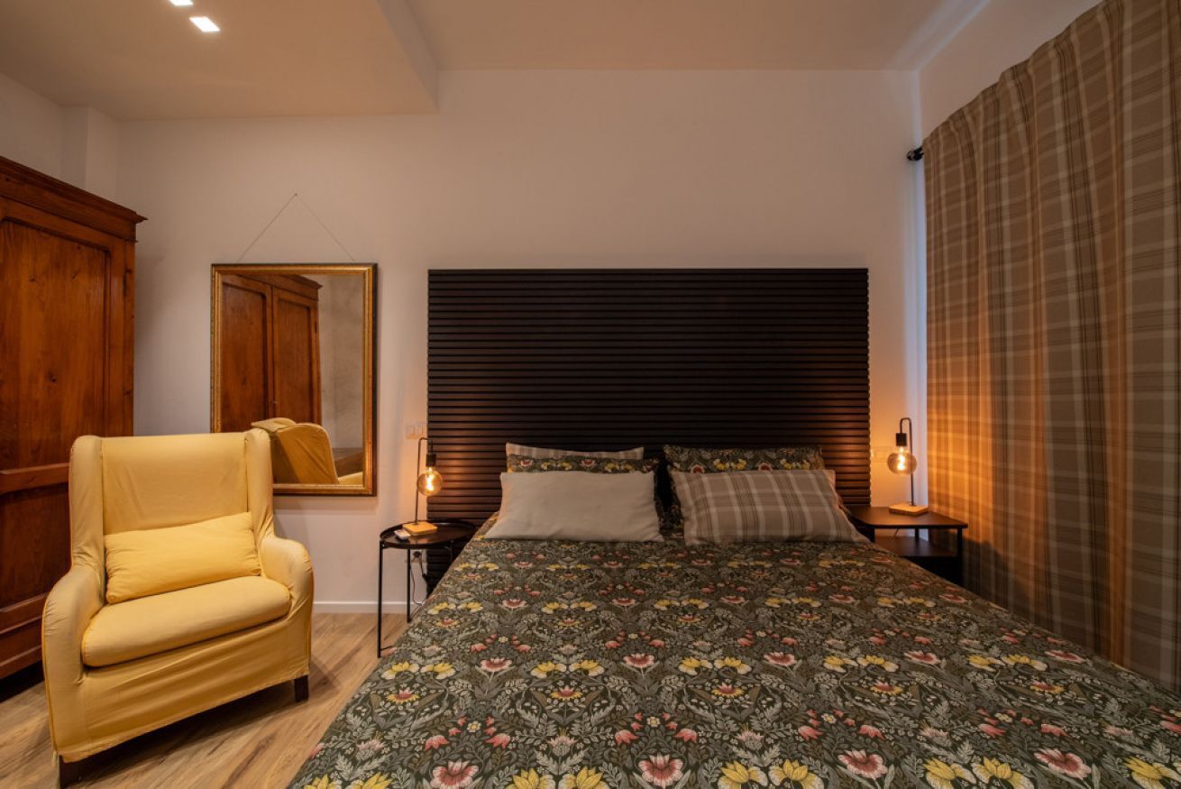 1 bedroom, desk, iron/ironing board, WiFi