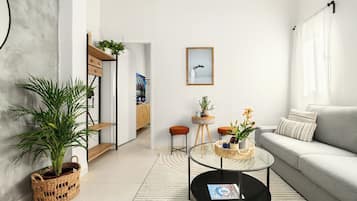 Apartment, Courtyard View | Living area