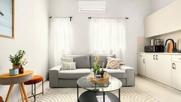 Apartment, Courtyard View | Living area