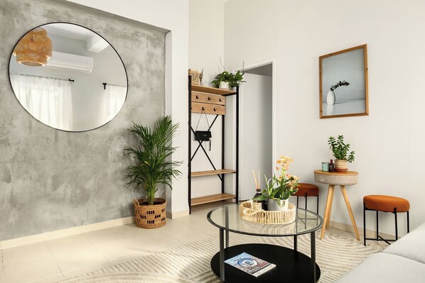 Apartment, Courtyard View | Living area