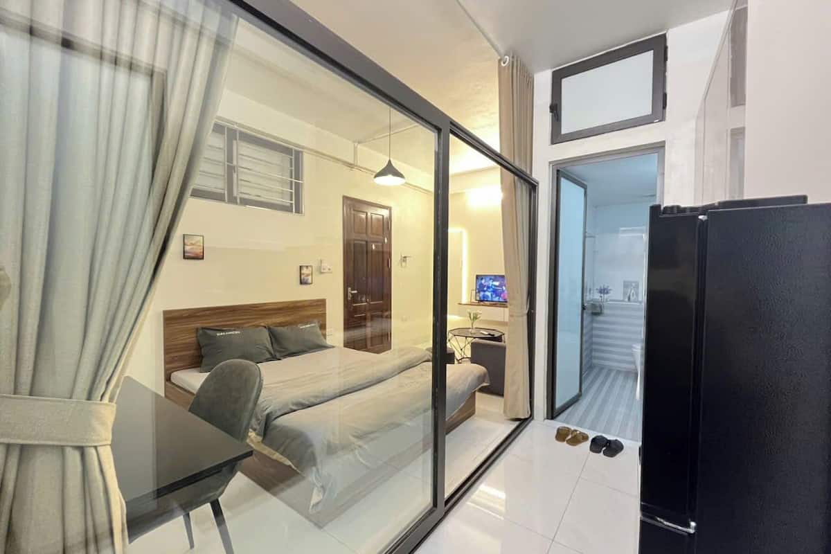 1 habitación, escritorio, tabla de planchar con plancha y wifi gratis