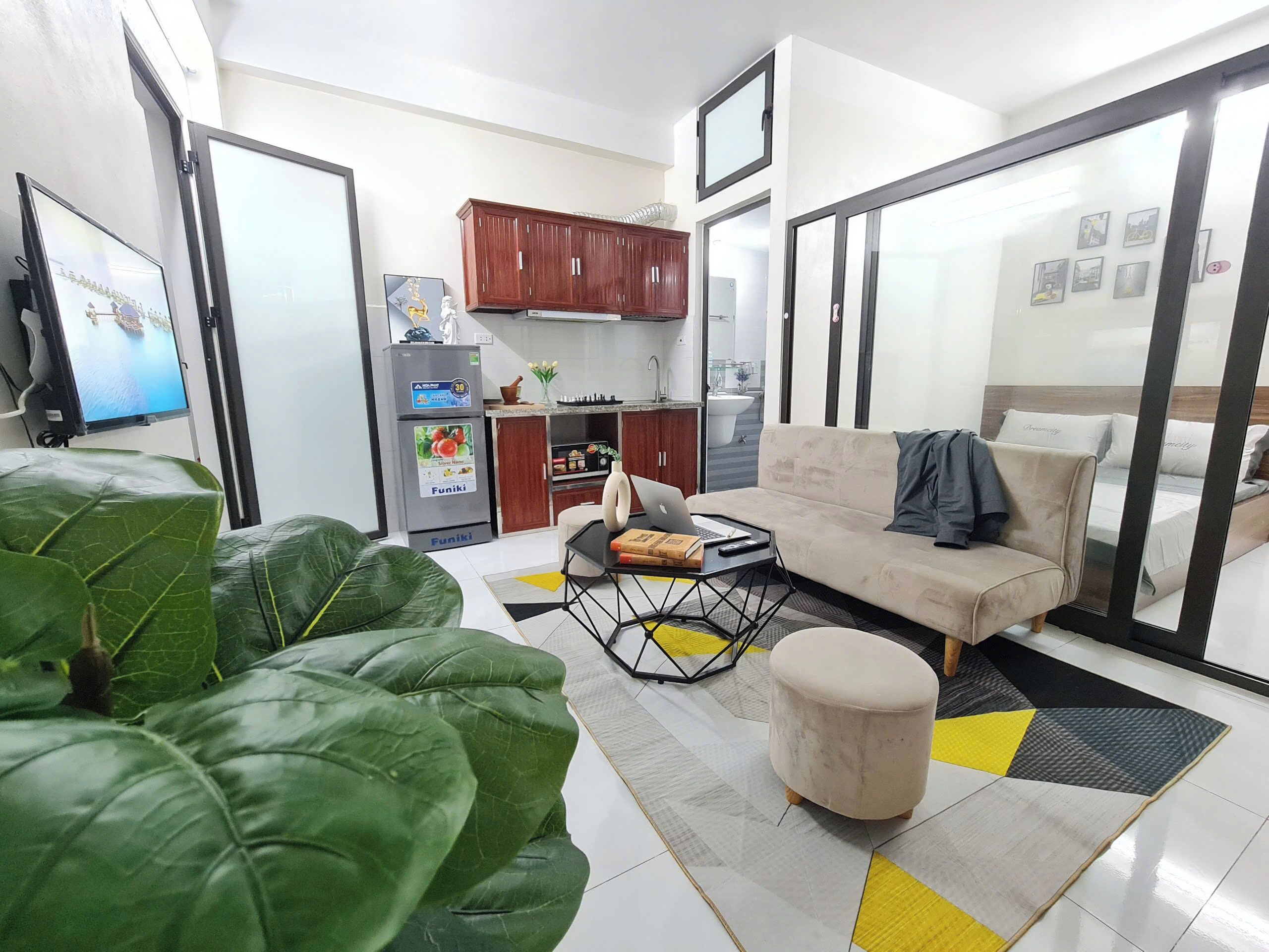 Desk, soundproofing, iron/ironing board, WiFi (free)