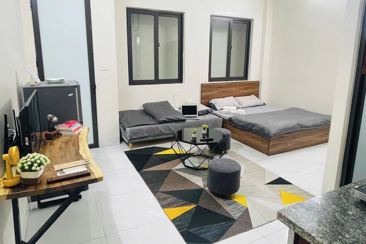 1 habitación, escritorio, tabla de planchar con plancha y wifi gratis