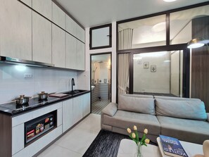 Deluxe-Apartment, 2 Schlafzimmer, Küche | Schreibtisch, schallisolierte Zimmer, Bügeleisen/Bügelbrett