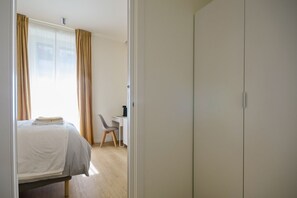 1 bedroom, desk, iron/ironing board, WiFi