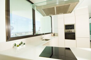 Micro-ondes, four, plaque de cuisson, lave-vaisselle
