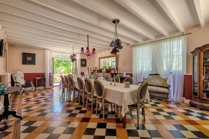 Interior detail - MANOIR LE COUTUREAU (Rouffignac-de-Sigoulès)