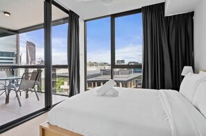 2 bedrooms, desk, iron/ironing board, free WiFi