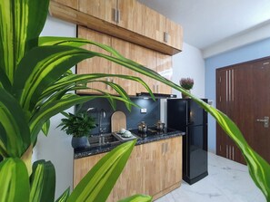 Căn hộ tiện nghi đơn giản | Bếp riêng | Tủ lạnh, dụng cụ nấu nướng/bát dĩa/dao nĩa