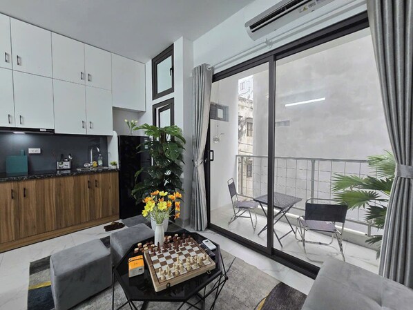 1 bedroom, Egyptian cotton sheets, premium bedding, desk