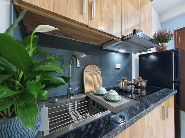 Căn hộ tiện nghi đơn giản | Bếp riêng | Tủ lạnh, dụng cụ nấu nướng/bát dĩa/dao nĩa