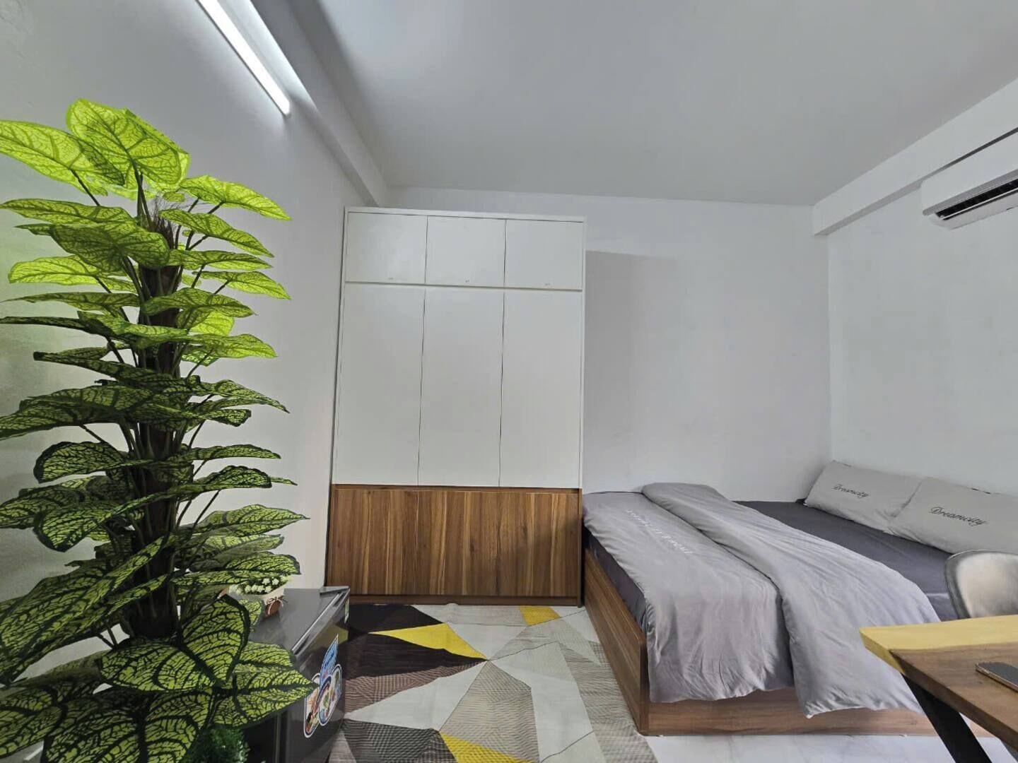 Apartamento básico | Sábanas de algodón egipcio, ropa de cama de alta calidad, escritorio