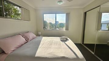 3 bedrooms, iron/ironing board, free WiFi, bed sheets