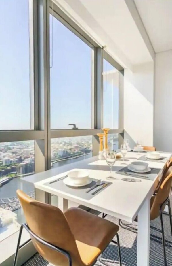 Dining - Cloud 56 - Luxury Stay (Brisbane)