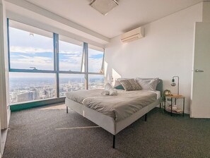 2 bedrooms, iron/ironing board, free WiFi, bed sheets - Cloud 56 - Luxury Stay (Brisbane)