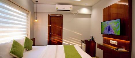 Egyptian cotton sheets, premium bedding, memory foam beds, free WiFi