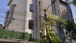 A modern building with a flat roof, multiple windows, and a balcony. - Evara By Meraki Inn (Kolkata)