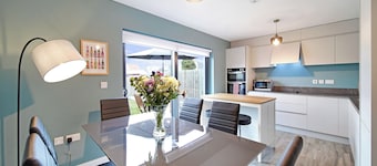 Westpoint - Beautiful, New & Modern, Town Location, Garden