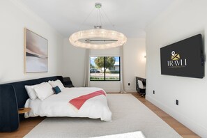 4 bedrooms, desk, iron/ironing board, travel cot - Casa Privada Experience|Luxe 5 Star Old Town Villa (Scottsdale)