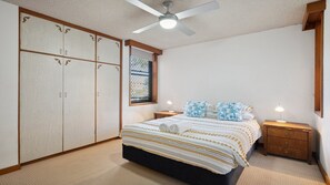 3 bedrooms, internet, bed sheets