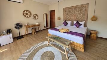 In-room safe, blackout drapes, free WiFi