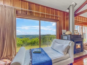 5 bedrooms, desk, iron/ironing board, WiFi