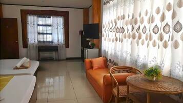 Family Room, Multiple Beds, Non Smoking, Air conditioning | Free WiFi, bed sheets