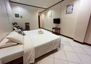 Deluxe Studio Suite, 1 King Bed, Non Smoking, Air conditioning | Soundproofing, free WiFi, bed sheets - Flores De Musa by Curv Hotels (Puerto Princesa)