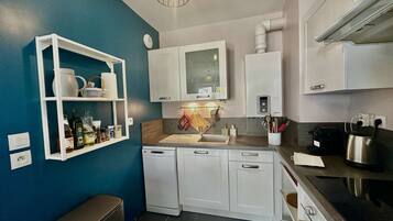 Réfrigérateur, micro-ondes, four, lave-vaisselle