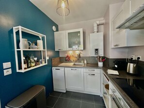 Kühlschrank, Mikrowelle, Ofen, Geschirrspüler